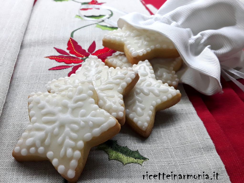 Decorazioni Per Biscotti Di Natale.Biscotti Di Natale Con Ghiaccia Reale Ricette In Armonia